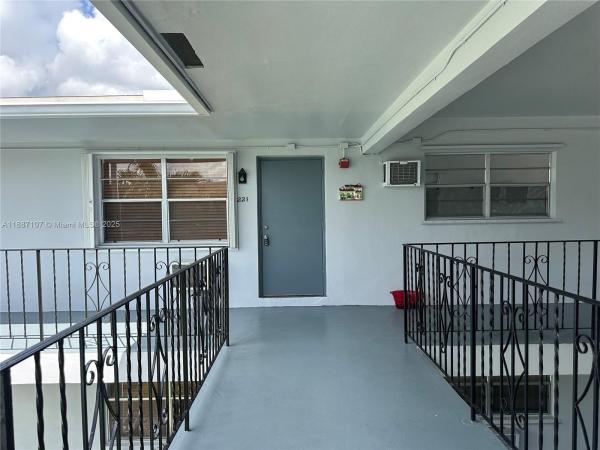 Pembroke Pines, Florida 33024, image 1