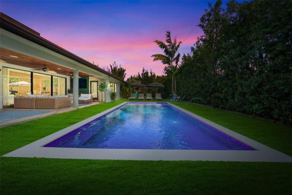 Twin Lakes Manor, 6420 SW 63rd Ter, South Miami, Florida 33143, image 2