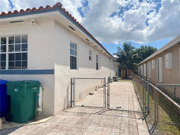 Comfort Gardens, 1011 NW 33rd Ave, Miami, Florida 33125, image 2