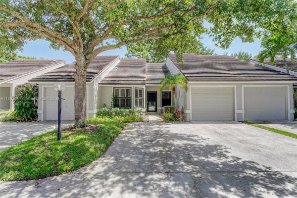 Villas Of Glengary, 802 Bannock Ter, Palm Beach Gardens, Florida 33418, image 1