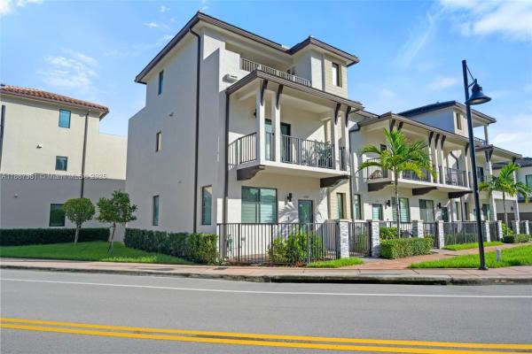 8387 NW 43rd St, Doral, Florida 33166, image 1