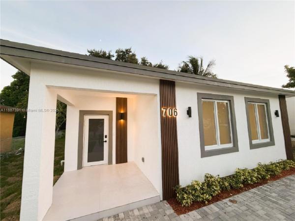 College, 706 SW 7 St, Dania Beach, Florida 33004, image 1