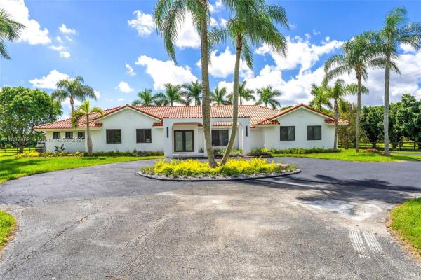 14300 SW 192nd St, Unincorporated Dade County, Florida 33177, image 1