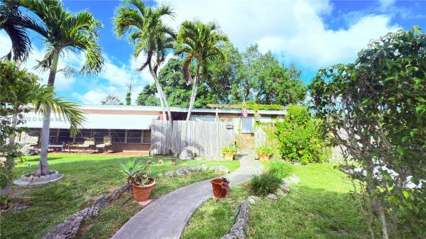 Holiday House, 19341 Holiday Rd, Cutler Bay, Florida 33157, image 1