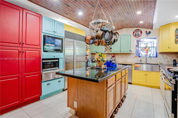 Holiday House, 19341 Holiday Rd, Cutler Bay, Florida 33157, image 3