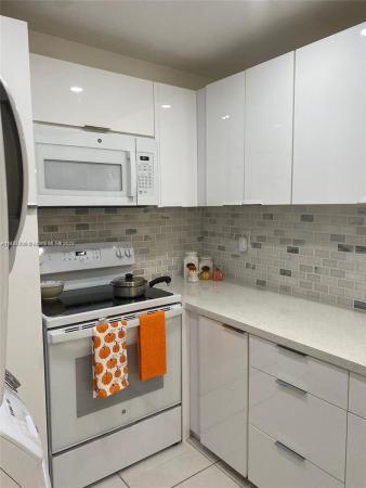 Samari Lake East, 10000 NW 80th Ct #2565, Hialeah Gardens, Florida 33016, image 1