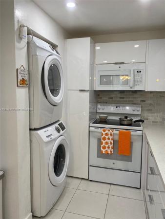 Samari Lake East, 10000 NW 80th Ct #2565, Hialeah Gardens, Florida 33016, image 2