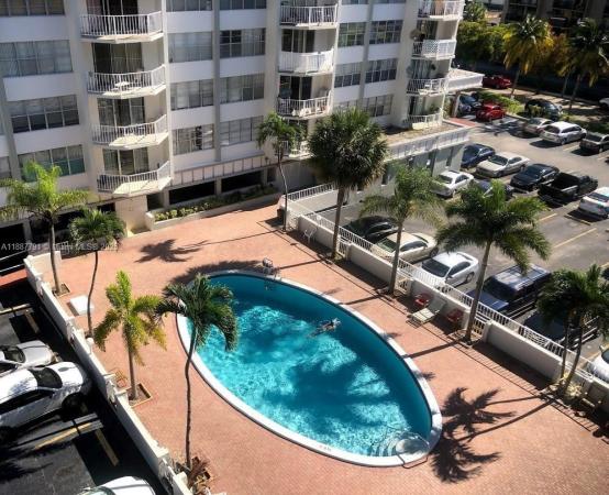 Gateway House South, 16710 NE 9 Ave #510, North Miami Beach, Florida 33162, image 1