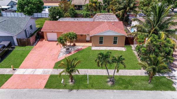 Meadow Wood Manor, 13211 SW 262nd Ter, Princeton, Florida 33032, image 2