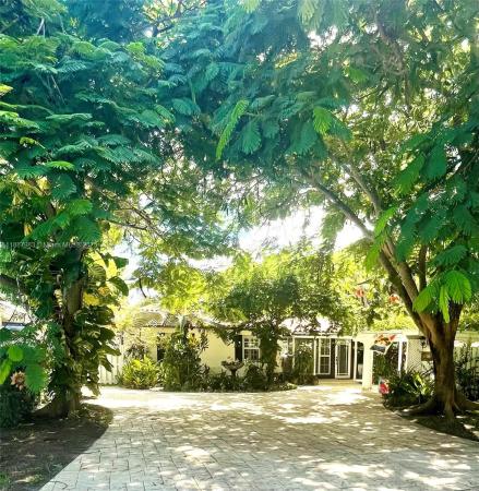Tropical Manors, 500 NE 27th Dr, Wilton Manors, Florida 33334, image 1