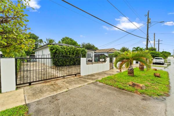New Life, 420 NW 44th Ave, Miami, Florida 33126, image 3