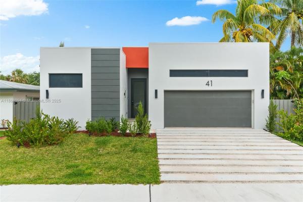 Petite, 41 NE 24th St, Wilton Manors, Florida 33305, image 1