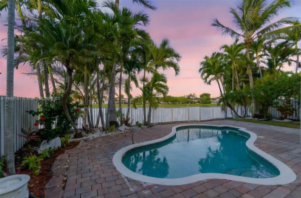 6425 SW 164th Ave, Unincorporated Dade County, Florida 33193, image 1