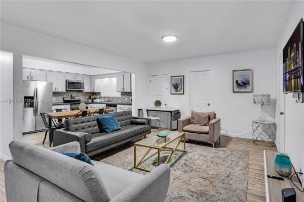 Renno, 975 SW 10th St, Miami, Florida 33130, image 1