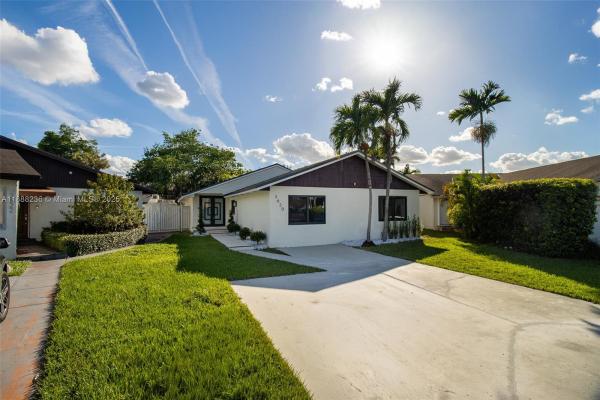 Los Paseos, 3620 SW 112th Pl, University Park, Florida 33165, image 2
