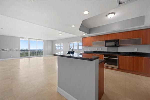 One Fifty One At Biscayne, 14951 Royal Oaks Ln #2009, North Miami, Florida 33181, image 3