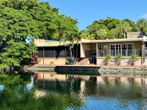 Loch Lomond East, 16103 Kingsmoor Way, Miami Lakes, Florida 33014, image 2