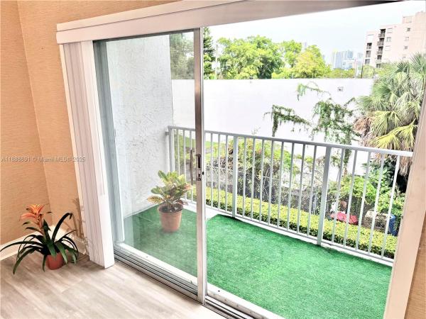 Coral Way Manor, 2530 SW 3rd Ave #206, Miami, Florida 33129, image 3