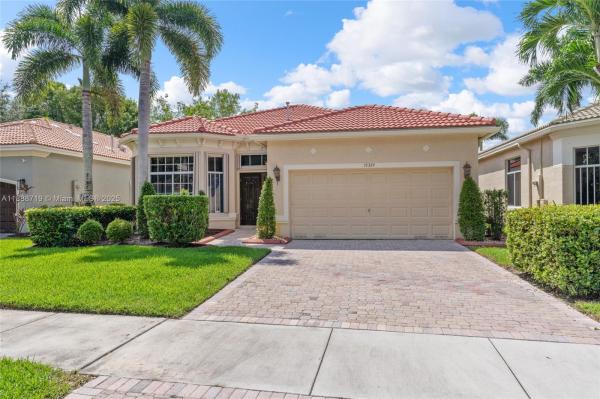 Laguna Isles, 19324 SW 66th St, Pembroke Pines, Florida 33332, image 2