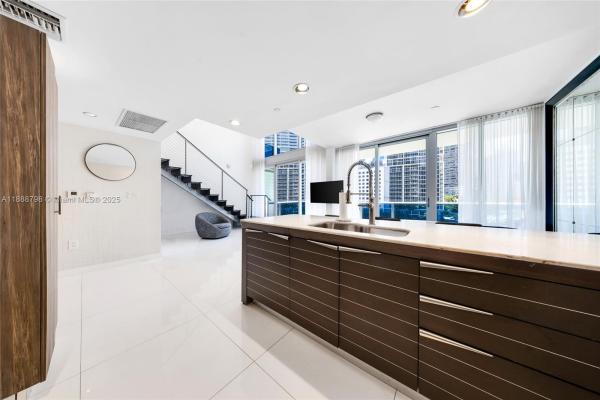Epic Hotel & Residences, 200 Biscayne Boulevard Way #503, Miami, Florida 33131, image 1