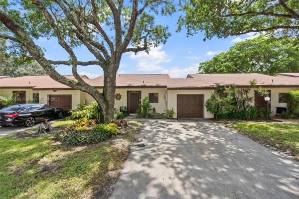 Parkway Villas & Venetian Lakes, 6710 S Parkway Dr #3-11, Margate, Florida 33068, image 1