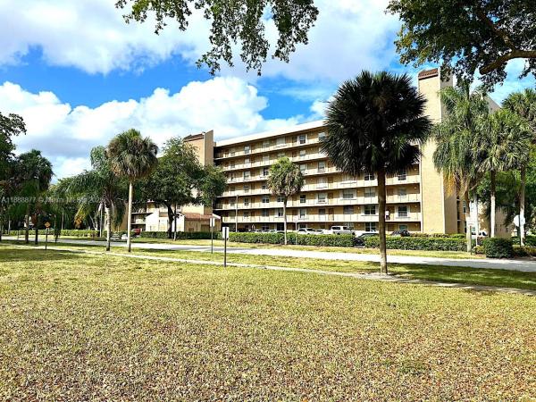Waters Edge Towers, 4570 NW 18th Ave #107, Deerfield Beach, Florida 33064, image 1