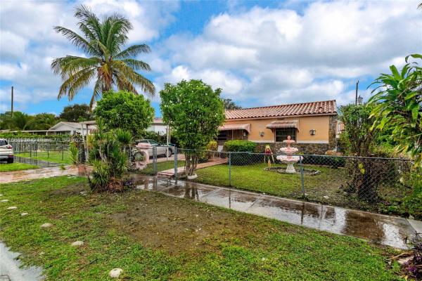 Stephens Manor, 1083 NW 74th St, Gladeview, Florida 33150, image 2