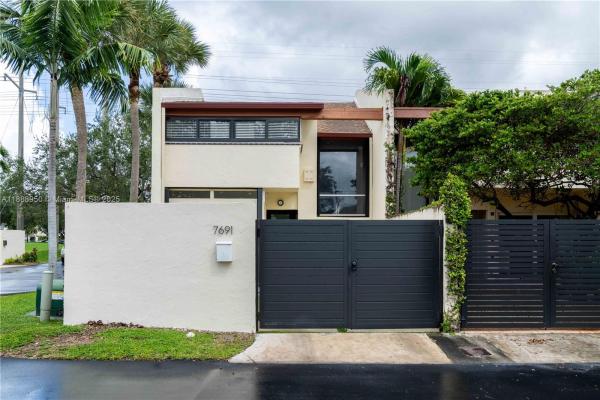 Sunset Park Lake Villas, 7691 SW 103rd Pl, Kendall, Florida 33173, image 2