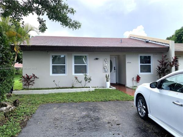4904 SW 139th Ct, Unincorporated Dade County, Florida 33175, image 1