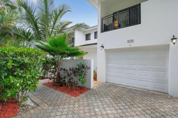 Riviera, 6345 Maynada St, Coral Gables, Florida 33146, image 3