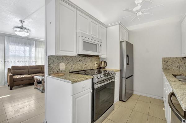 Oakridge, 4008 Oakridge A, Deerfield Beach, Florida 33442, image 2