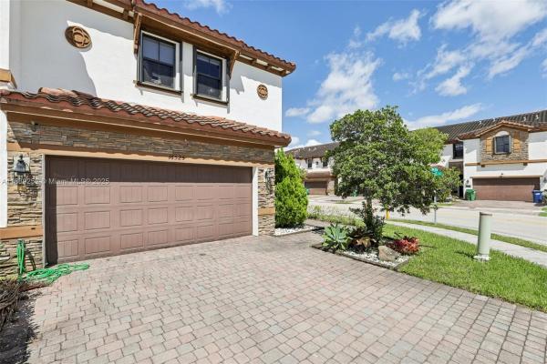 Century Townhomes At Bird Road, 16525 SW 42nd Way, Kendall West, Florida 33185, image 3