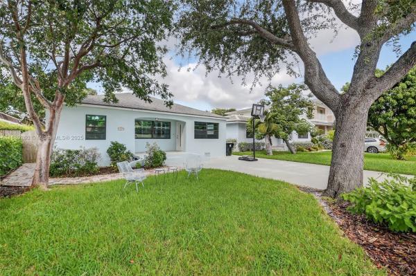 1027 S Palmway, Lake Worth, Florida 33460, image 1