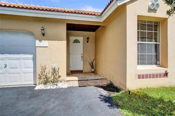 Garden Homes At Country Isles, 1405 Seagrape Cir, Weston, Florida 33326, image 2