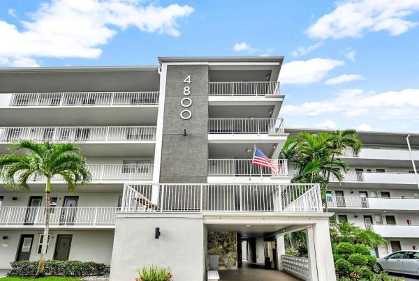 Hillcrest, 4800 Hillcrest Ln #210, Hollywood, Florida 33021, image 1