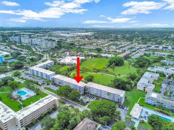 Hillcrest, 4800 Hillcrest Ln #210, Hollywood, Florida 33021, image 2