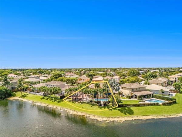 Pelican Bay At Old Cutler Lakes, 21059 SW 90th Pl, Cutler Bay, Florida 33189, image 2