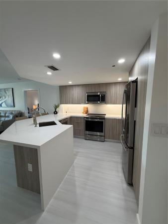 Hallandale Yacht Club, 201 Golden Isles Dr #302, Hallandale Beach, Florida 33009, image 2