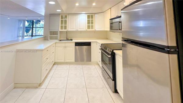 Oceanview Park, 800 Parkview Dr #323, Hallandale Beach, Florida 33009, image 1