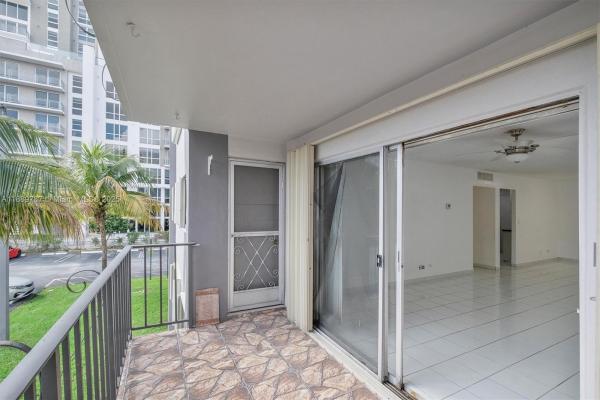 Granada Dadeland, 8107 SW 72nd Ave #201E, Glenvar Heights, Florida 33143, image 3