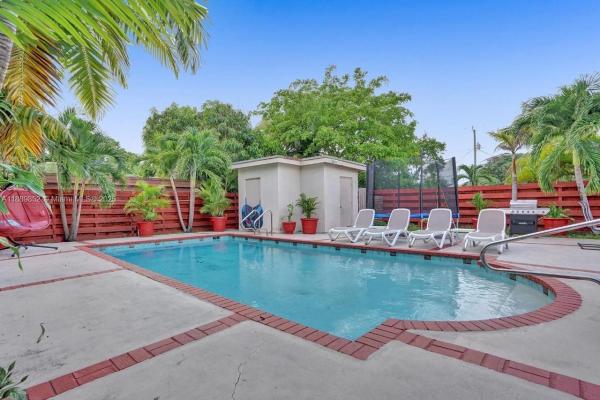 Town Of Hallandale, 208 SW 2nd Ave, Hallandale Beach, Florida 33009, image 1