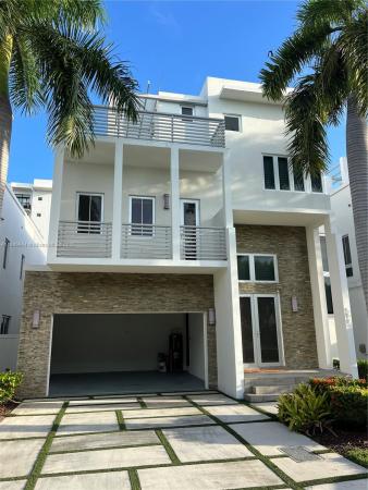 Oasis Park Square At Doral, 8415 NW 34th Dr, Doral, Florida 33122, image 1
