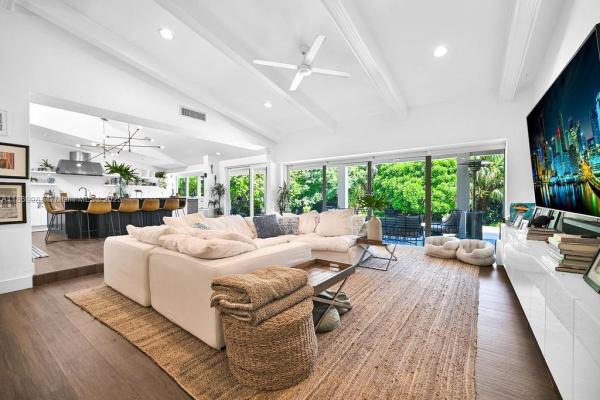 Old Cutler Villas, 7761 SW 170th St, Palmetto Bay, Florida 33157, image 1