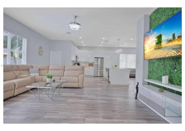 Century Gardens, 17933 NW 87th Pl, Hialeah, Florida 33018, image 2