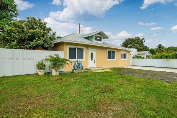 Palm Acres Estates, 521 S Florida Mango Rd, West Palm Beach, Florida 33406, image 1