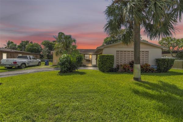 Carol City, 2860 NW 184th St, Miami Gardens, Florida 33056, image 1