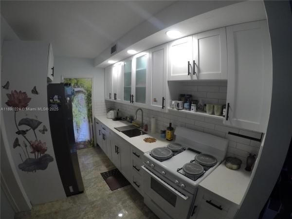 Fulford By The Sea, 1698 NE 182nd St, North Miami Beach, Florida 33162, image 3