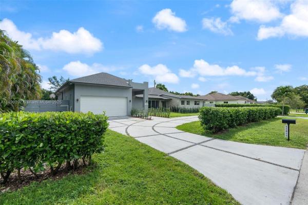 11811 SW 82nd Rd, Unincorporated Dade County, Florida 33156, image 1