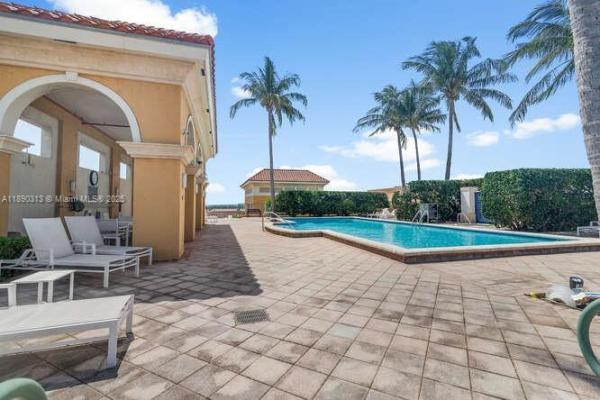 Metropolitan, 403 S Sapodilla Ave 104, West Palm Beach, Florida 33401, image 1