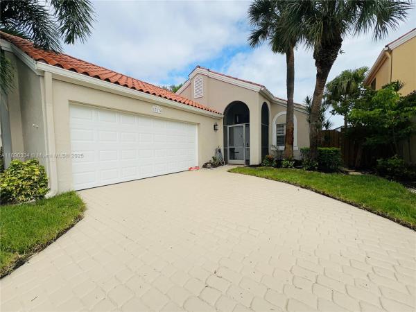 La Lique At Crystal Pointe, 13174 La Lique Ct, Palm Beach Gardens, Florida 33410, image 1